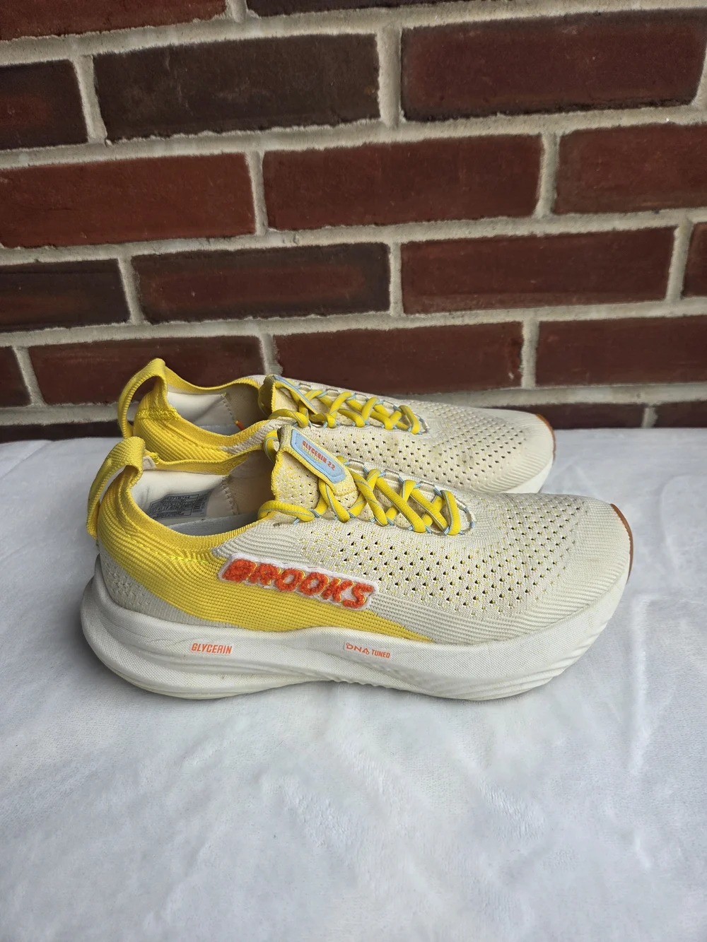 Brooks Glycerin StealthFit 22 Women’s 9.5 Cyber Yellow Running Shoes